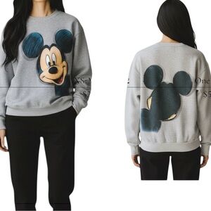 Rare Vintage Disneyland Resort Heather gray Mickey Mouse Crew Neck sweatshirt